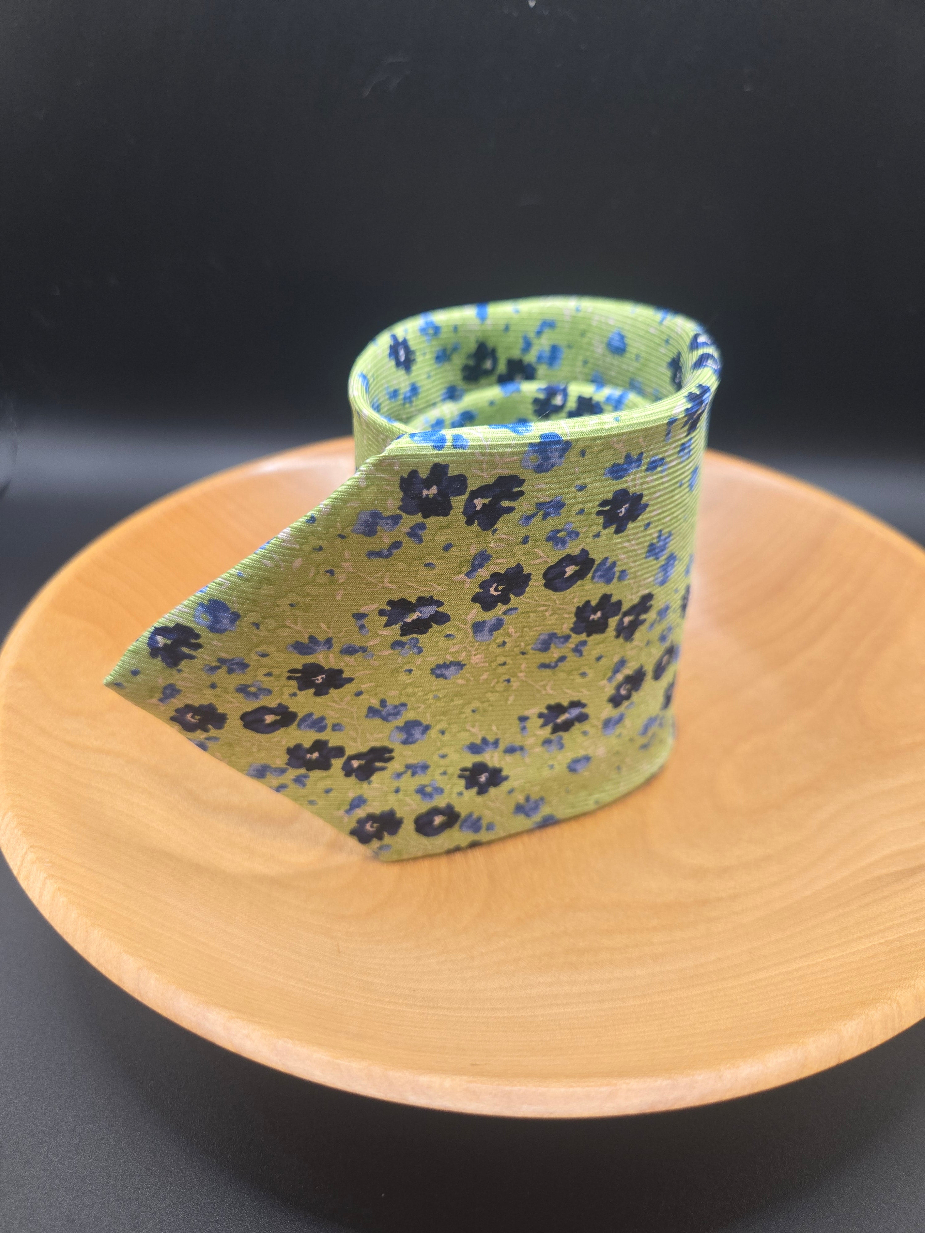 Vintage 90s Nautica Tie – Blue Floral on Bright Green