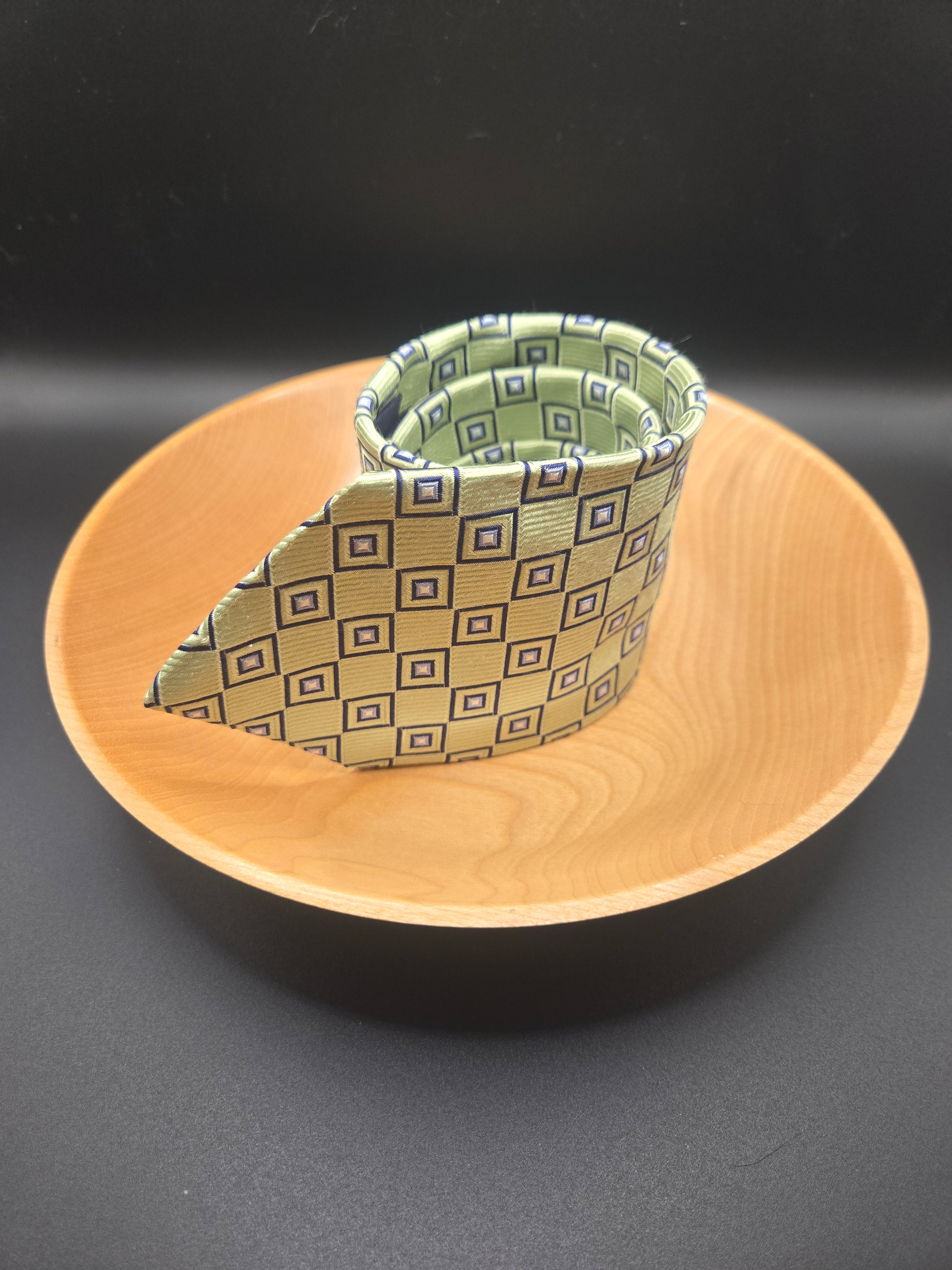 Roundtree & Yorke Silk Tie – Bright Green with Blue Geometric