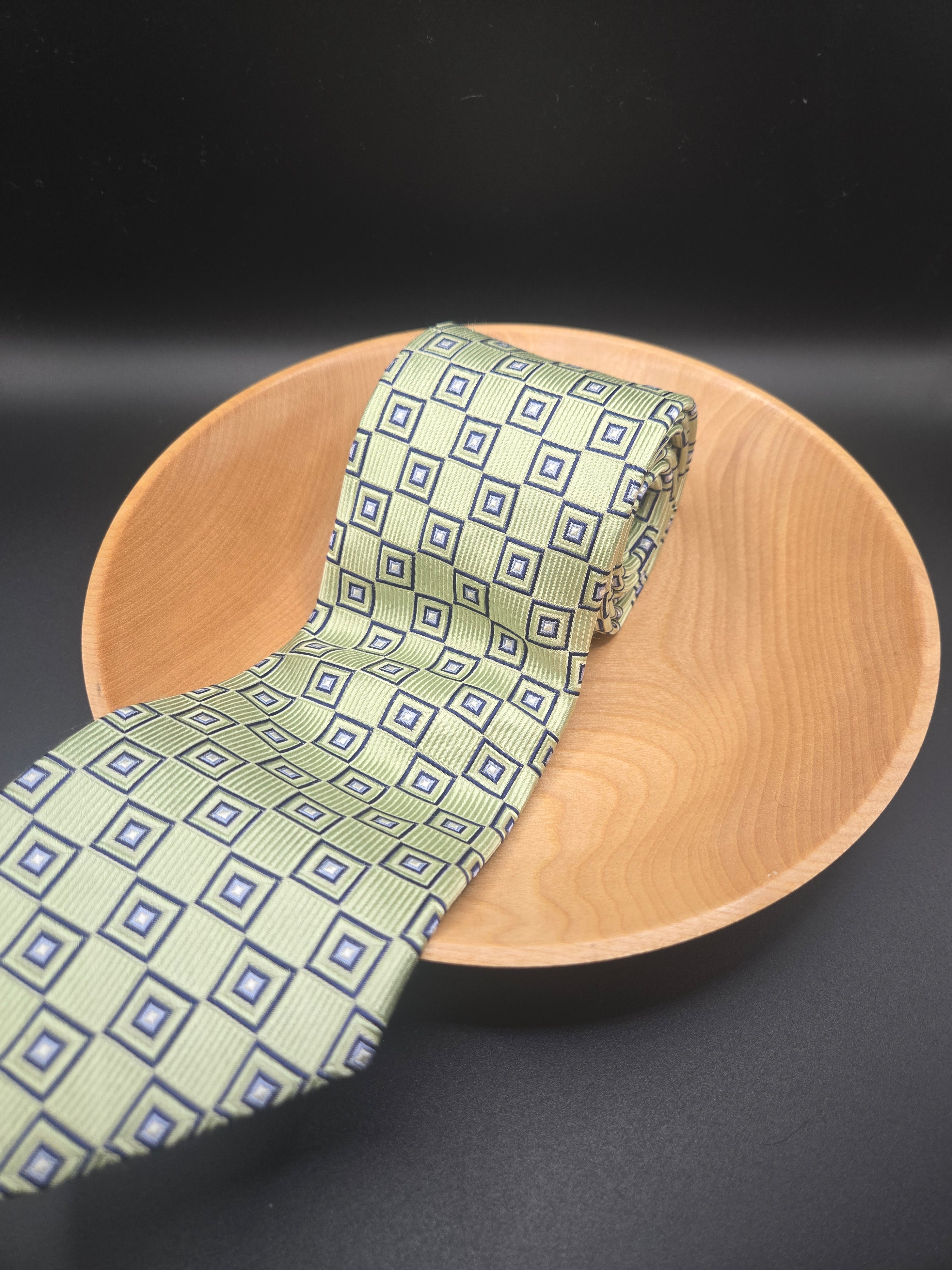 Roundtree & Yorke Silk Tie – Bright Green with Blue Geometric