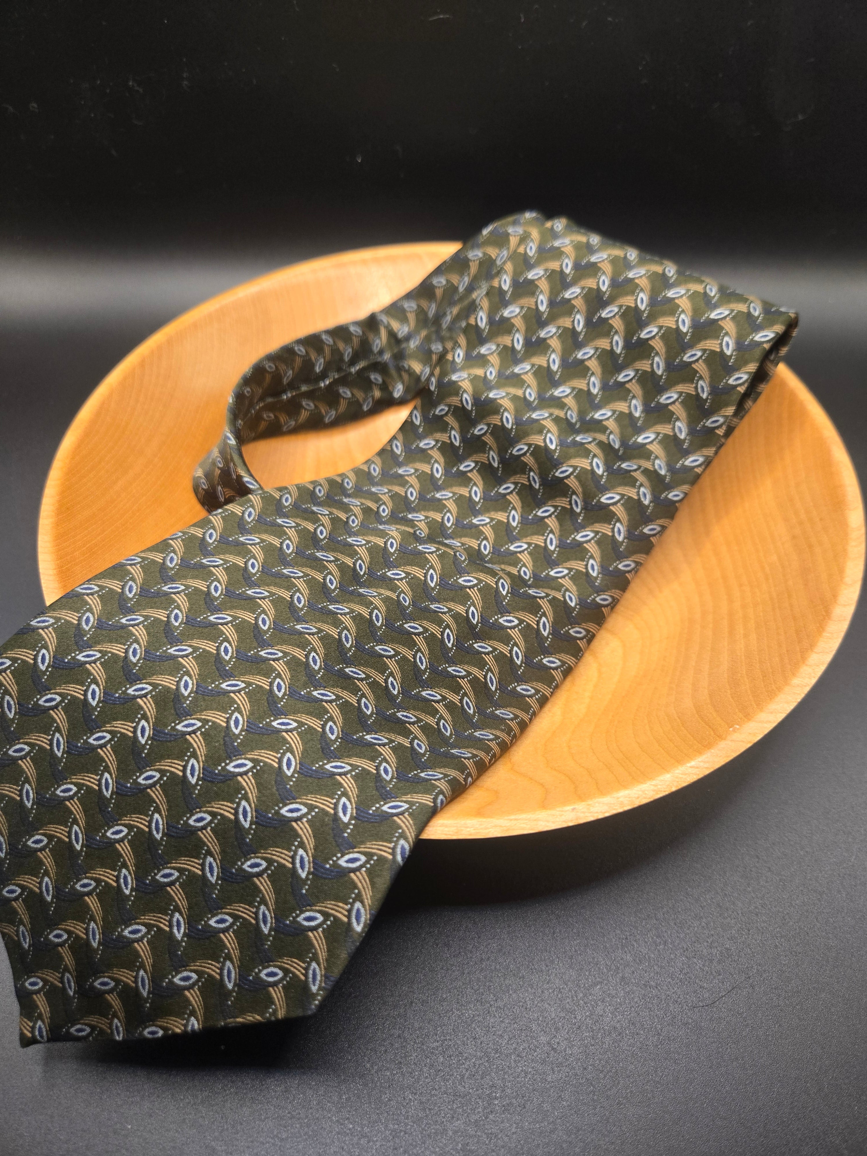 Arrow Silk Tie – Green with Art Deco Pattern